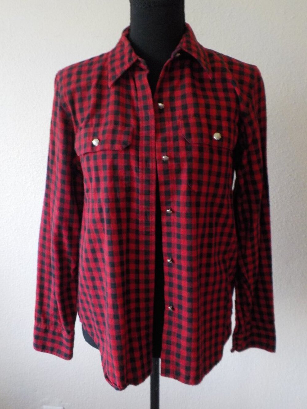 Chaps Blouse Shirt Medium COTTON Black/Red Plaid Button Up Long Sleeve (2630)